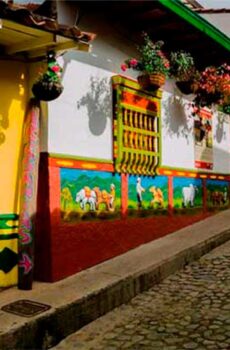 Exploring the Majestic Piedra del Peñol and the Picturesque Charm of Guatapé: An Unforgettable Colombian Adventure